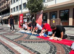 Edirne’de ilk yardımın önemi, trafiğe kapalı caddede uygulamalı anlatıldı