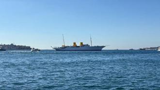 TCG Savarona gemisi Dolmabahçe’de