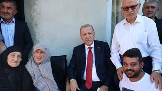 Cumhurbaşkanı Erdoğan, Rize'de komşularını ziyaret etti