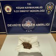 Edirne’de üzerinde uyuşturucuyla yakalanan şüpheliye gözaltı