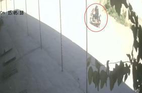 Motosikletlerin çarpıştığı kaza kamerada: 1’i ağır, 2 yaralı