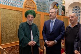 Bakan Fidan, Suriye'de cami ve türbeleri ziyaret etti
