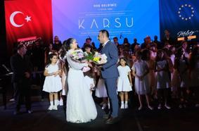 Karsu, dayanışma konserinde sahne aldı