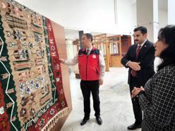 Bayat Kilim Atölyesi'nde inceleme
