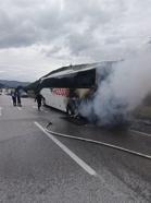 Yolcu otobüsü seyir halindeyken alev aldı
