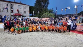 Plaj voleybolunda Avrupa'nın kalbi Foça'da attı