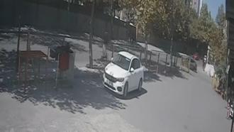 Silivri’de otomobilin çarptığı skuterin sürücüsü yaralandı