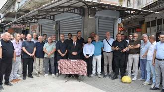 Manisa'da silahlı soygun girişimi sonrası kuyumcu esnafı kepenk indirdi