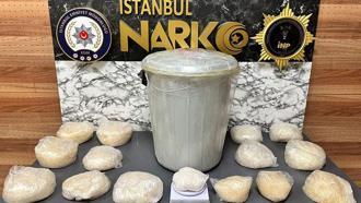 İstanbul'da 3 ilçede düzenlenen operasyonlarda 898 kilogram uyuşturucu madde ele geçirildi
