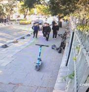 Üsküdar'da otomobile çarptıktan sonra kaldırıma çıkan araç öğrencilere çarptı: 4 yaralı