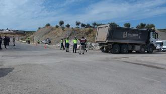 Kilis'te hafif ticari araç ile hafriyat kamyonu çarpıştı; 3 ağır yaralı
