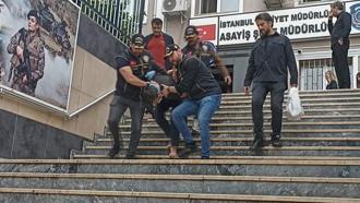 Eyüpsultan Camii'nde havaya 4 el ateş açtı; tartışma yüzüne tükürülmesiyle başlamış