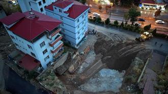 Kahramanmaraş’ta temel kazısında toprak kaydı, 2 bina boşaltıldı