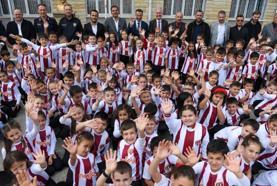 Yeniceköy’de 750 öğrenci İnegölspor formasına kavuştu