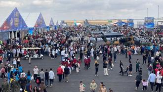 Şanlıurfa’da yağmura rağmen TEKNOFEST’e ziyaretçi akını