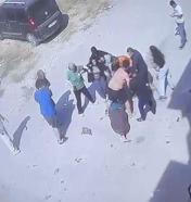 İki aile arasındaki keserli ve bıçaklı kavga kamerada