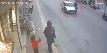 Otomobilin çarpacağını anlayınca sıçrayıp, yan aynaya tutundu; kaza kamerada