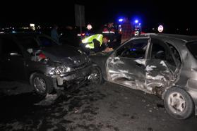 Otomobiller çarpıştı: 2'si çocuk, 7 yaralı