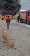 Van’da seyir halindeyken alev alan kamyonet yandı