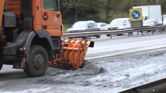 Başakşehir'de hafriyat yola döküldü; trafik yoğunluğu oluştu