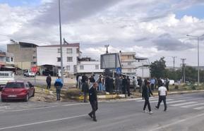 Diyarbakır’da kamyonet ile otomobil çarpıştı: 2 yaralı