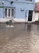 Bursa’da sağanak; yollar göle döndü