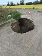 Çanakkale’de yol çöktü, tekneler karaya vurdu