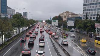 Kadıköy'de sağanak sonrası trafik yoğunluğu
