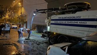 Arnavutköy’de yağış mesaisi sürüyor