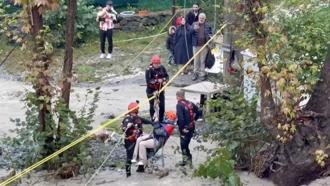 Sapanca’da mahsur kalan 2’si çocuk 8 kişiyi AFAD kurtardı