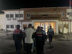 Didim’de 8 kaçak göçmen ile otel sahibi ve çalışanı tutuklandı