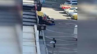 Esenyurt'ta kuyumcuya ateş açtı; silahla tehdit ettiği sürücünün otomobiliyle kaçtı