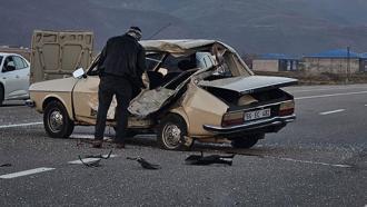 Bingöl'de otomobil ile çarpışan motosikletin sürücüsü ağır yaralandı