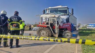 Askeri malzeme taşıyan TIR'la traktör çarpıştı: 2 ölü
