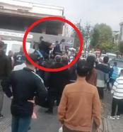 Seyyar satıcı ile zabıta arasındaki arbede kamerada