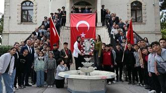 Demirci'de 98 yıl önceki Cumhuriyet karesi yeniden canlandırıldı