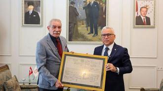 110 yıl sonra ulaşılan belgeler, esir yüzbaşının torununa teslim edildi