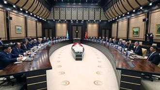 Bakan Bayraktar, Kazakistan Enerji Bakanı Akkenzhenov ile görüştü