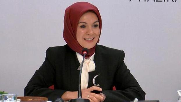 Bakan Göktaş'tan sanatçı Zerrin Özer'e ziyaret