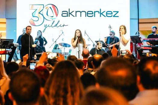 Akmerkez, 30’uncu yılını İzel-Çelik-Ercan konseriyle kutladı