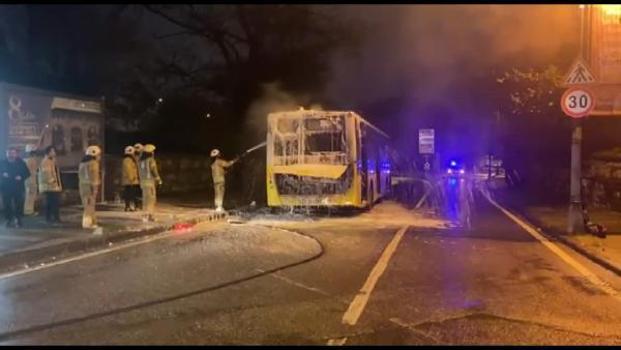 Üsküdar&#039;da İETT otobüsü yandı