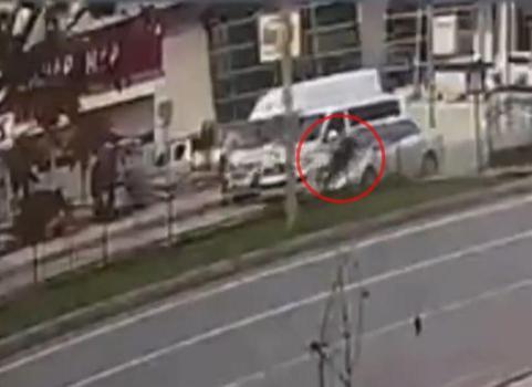 Batman'da otomobilin çarptığı genç kızın ölümü ile sonuçlanan kaza kamerada
