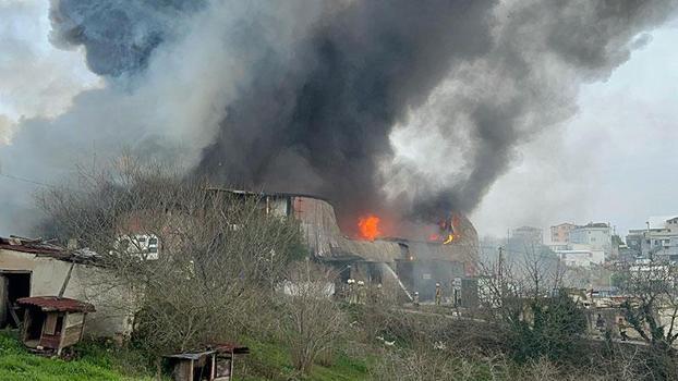 Beykoz'da fabrika alev alev yanıyor