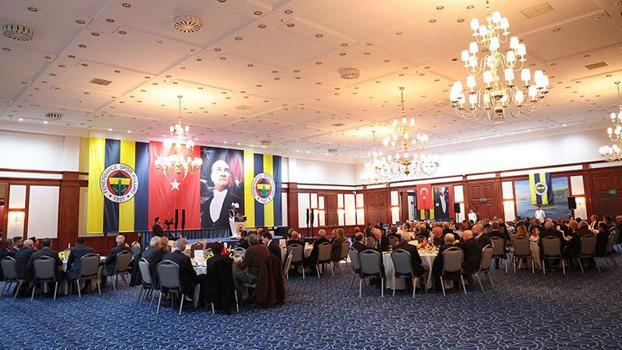 Fenerbahçe Başkanı Ali Koç, iftar organizasyonunda camia ile bir araya geldi