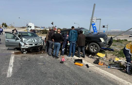Kırıkkale'de kamyonetle otomobil çarpıştı; 5 yaralı