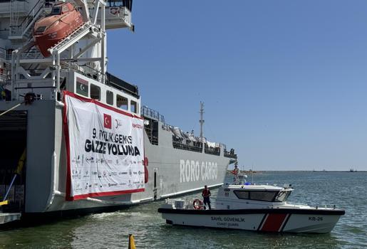 Gazze'ye yardım malzemesi taşıyan 9'uncu gemi, Mersin'den uğurlandı