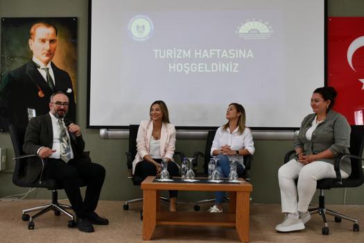 Kuşadası'nda Turizm Haftası 'Kadın istihdamı' konulu panel ile başladı