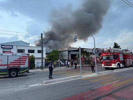 İzmir'de plastik fabrikasında yangın / Ek fotoğraf