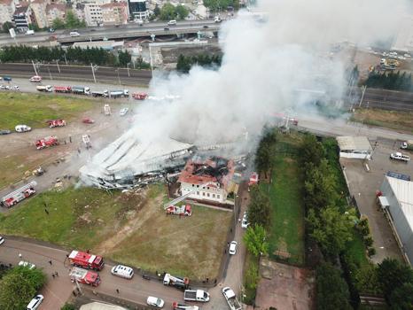 Markette çıkan yangın, belediyenin sosyal tesisine sıçradı (3)