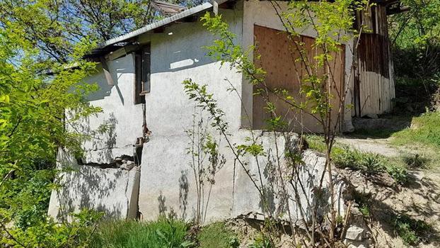Karabük’te heyelan nedeniyle 4 ev boşaltıldı